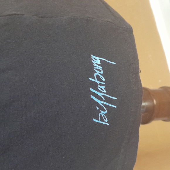 Black Billabong Tshirt size M with a pink heart - Picture 3 of 3